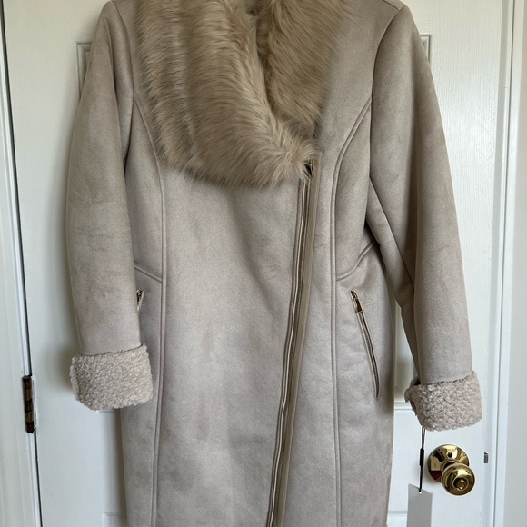 Faux shearling coat - Picture 2 of 9
